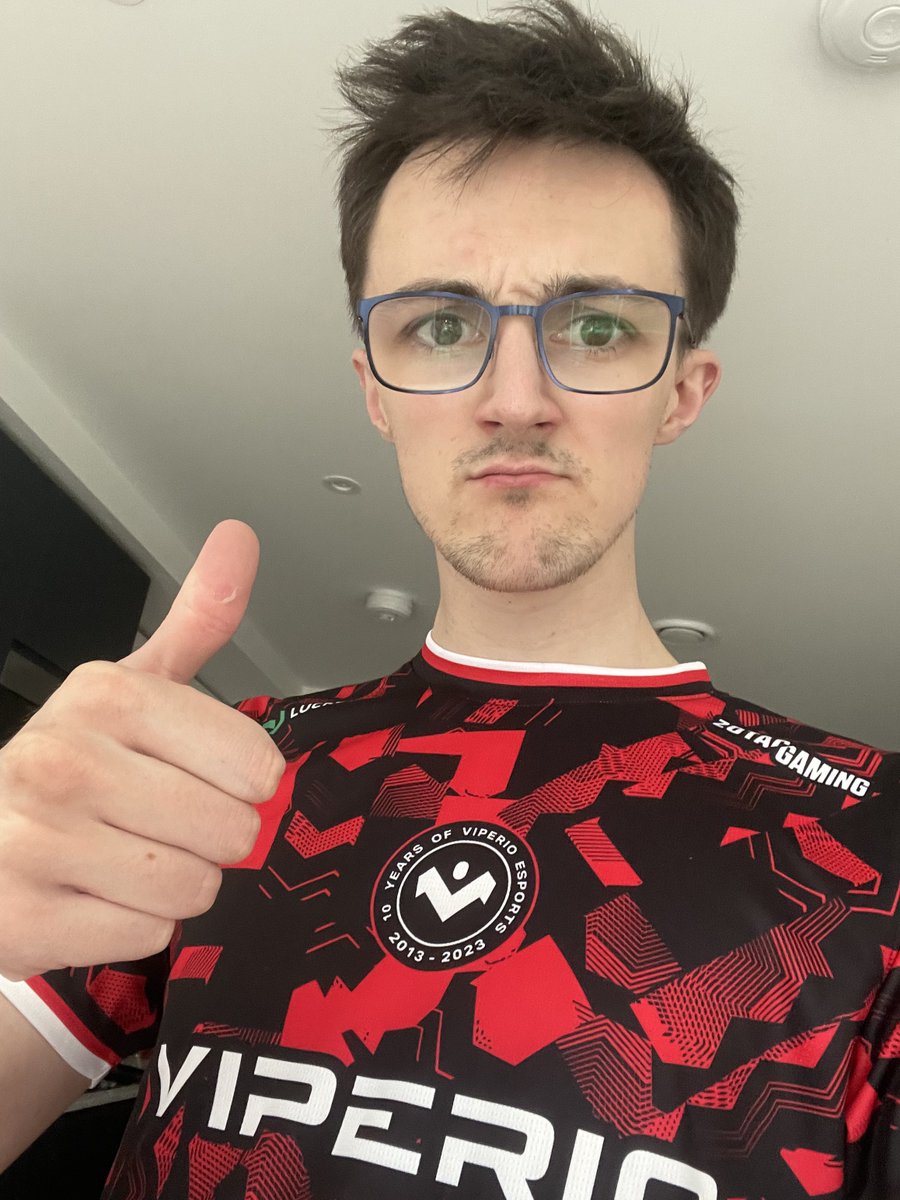 chrisrsword's tweet image. On brand finally with my own jersey. Supporting the @viperioesports CS:GO boys today. Go smash @Verdant_gg! #VIPWIN #TheAngels