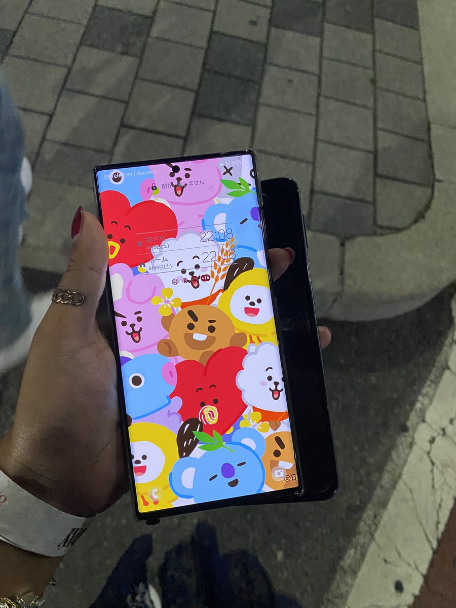 jeonmin_ah's tweet photo. Guys please help RT.
I found a mobile phone near KSPO Dome. Anyone who own this, you can meet me tomorrow in KSPO Dome. https://t.co/pckwIHEVRO