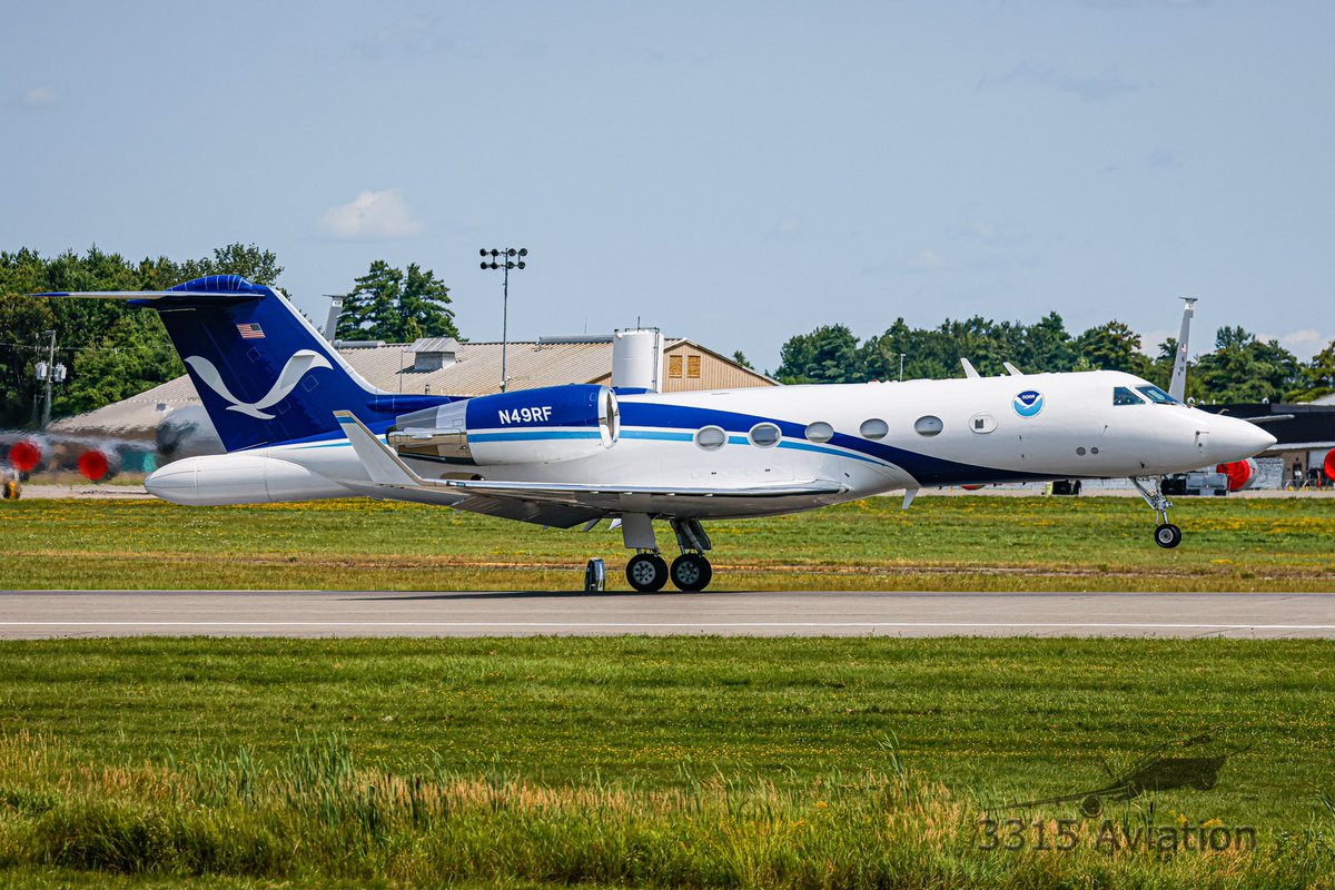 3315Aviation's tweet image. Gonzo the @NOAA_HurrHunter came to visit @FlyBGR from @FlyLakeland. Now kinda want to go to @SunnFunFlyIn again. #planegeek