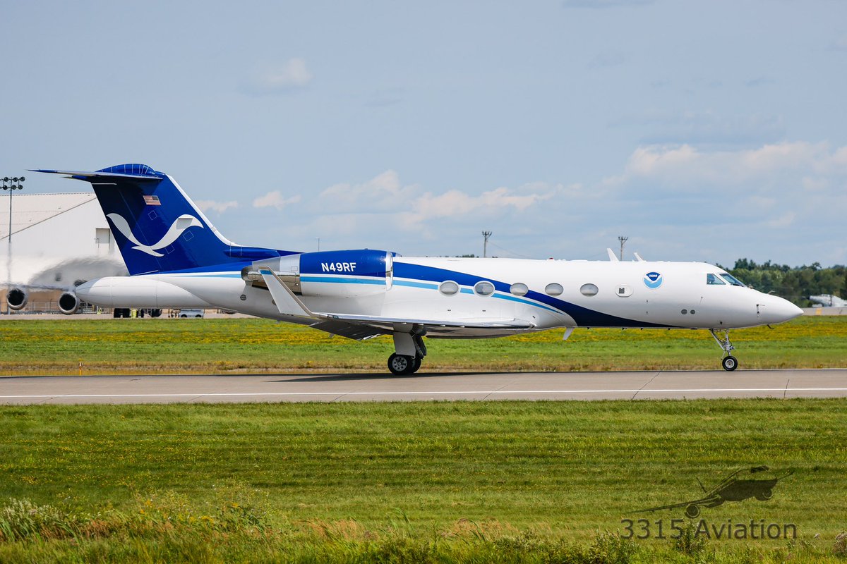 3315Aviation's tweet image. Gonzo the @NOAA_HurrHunter came to visit @FlyBGR from @FlyLakeland. Now kinda want to go to @SunnFunFlyIn again. #planegeek