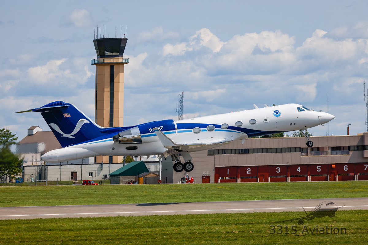3315Aviation's tweet image. Gonzo the @NOAA_HurrHunter came to visit @FlyBGR from @FlyLakeland. Now kinda want to go to @SunnFunFlyIn again. #planegeek