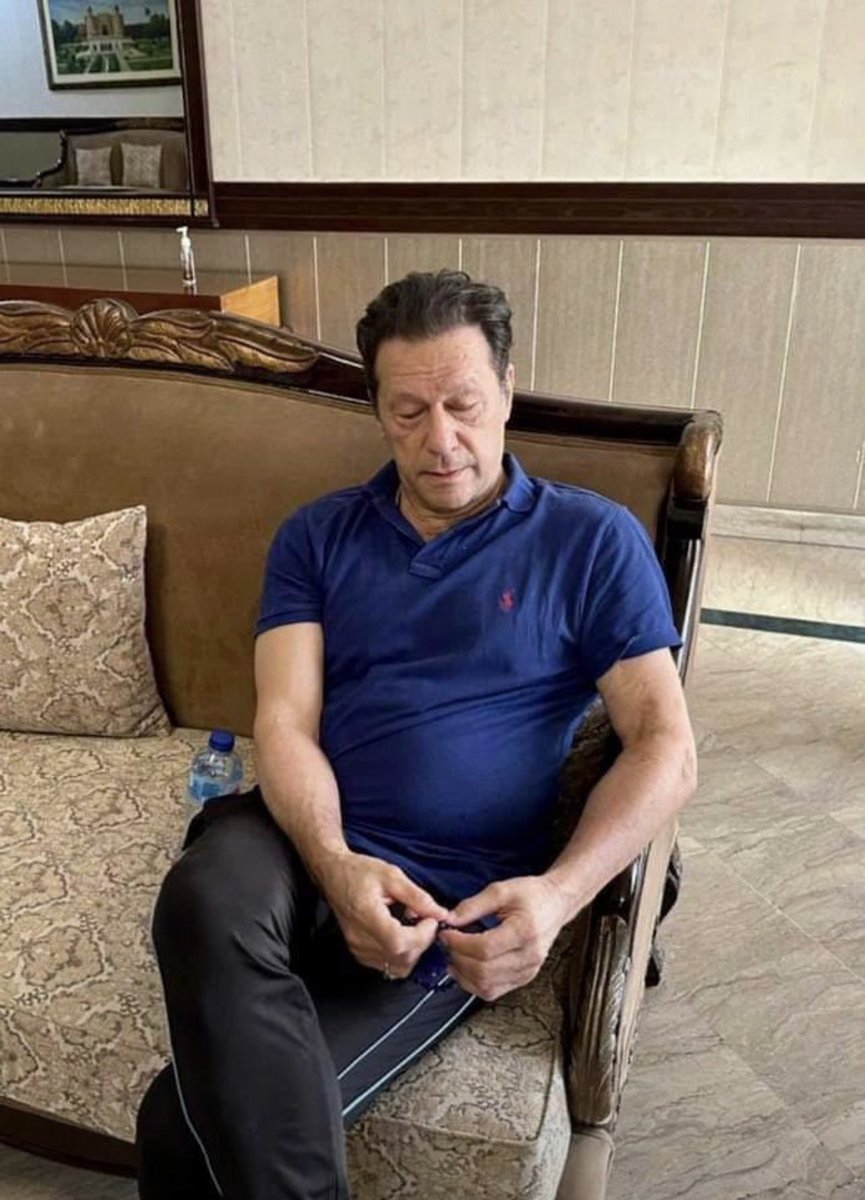 FatimaPTI_IK's tweet photo. خان صاحب کی تازہ ترین تصویر ۔۔۔۔۔۔۔۔۔۔ https://t.co/aC2jMdBuuw