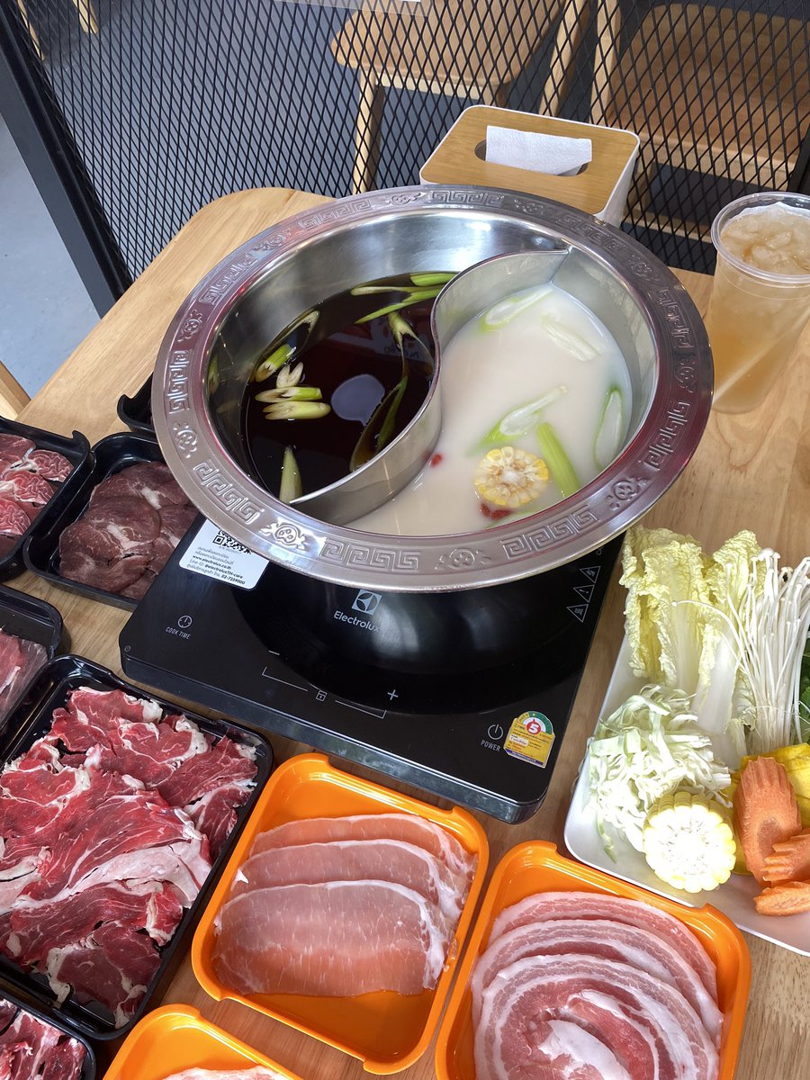 pokkong_'s tweet photo. 🫕น���รา ชาบู บุฟเฟ่ต์ชาบูสุดคุ้ม345.- กินได้ไม่อั้น มีของให้เลือกเยอะมาก สายเนื้อจัดเต็มทั้งริบอาบ ใบพาย น่องลาย โคขุน  ส่วนเนื้อหมูเขาใช้ของเบทาโกรด้วย คุณภาพล้ำเลิศที่สุด มีน้ำซุป 7 ซุป น้ำจิ้ม 7 สูตร อร่อยทุกสูตร 
📍พุทธมณฑลสาย 2 @aroii https://t.co/7G5fxxznDC