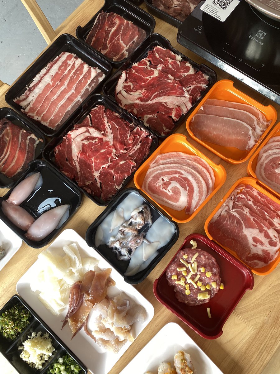 pokkong_'s tweet photo. 🫕น���รา ชาบู บุฟเฟ่ต์ชาบูสุดคุ้ม345.- กินได้ไม่อั้น มีของให้เลือกเยอะมาก สายเนื้อจัดเต็มทั้งริบอาบ ใบพาย น่องลาย โคขุน  ส่วนเนื้อหมูเขาใช้ของเบทาโกรด้วย คุณภาพล้ำเลิศที่สุด มีน้ำซุป 7 ซุป น้ำจิ้ม 7 สูตร อร่อยทุกสูตร 
📍พุทธมณฑลสาย 2 @aroii https://t.co/7G5fxxznDC