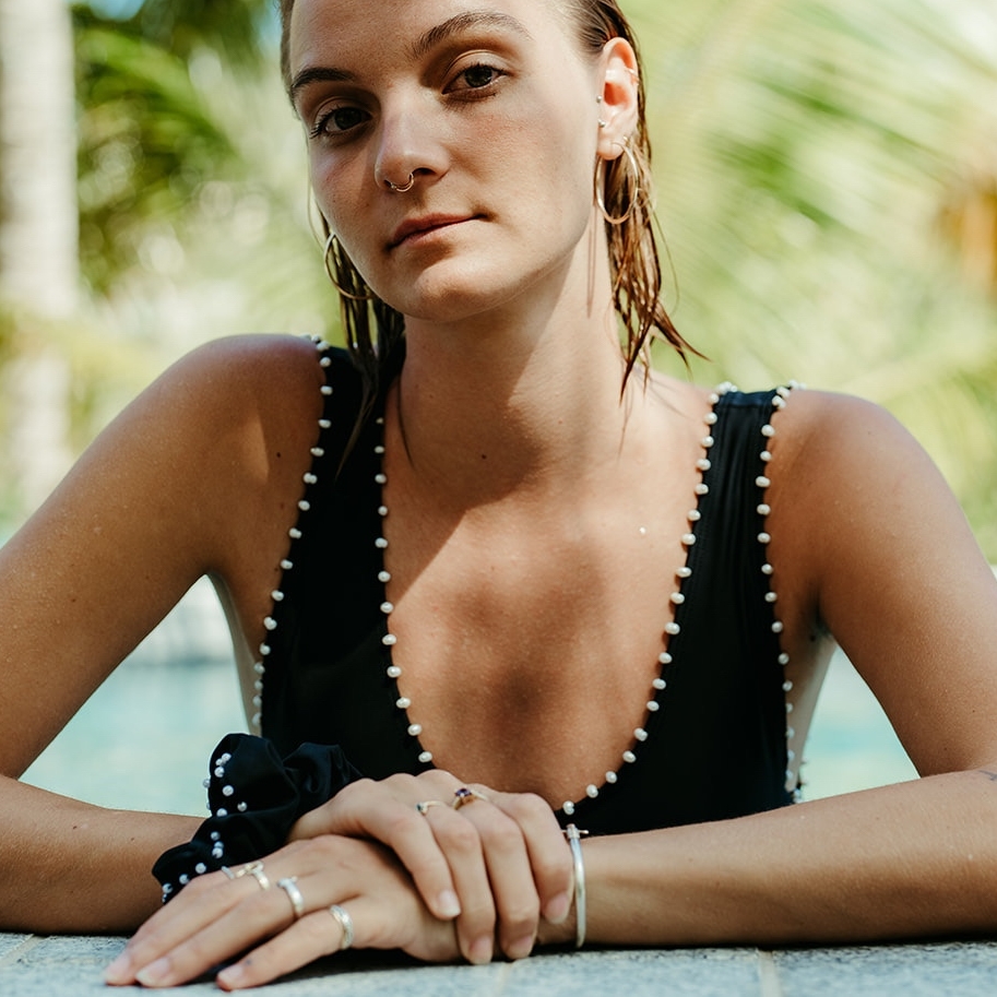 shopISAMEL's tweet photo. PEARLS FOR DAYS ⚪️⚪️⚪️⚪️

THE PEARL MEL MAILLOT and THE PEARL SCRUNCHIE 🖤

#luxuryswimwear #poolsideglamour #swimchic #quietluxury #whattopack #summersale #travelwell #ISAMEL https://t.co/yPvtusLl2I