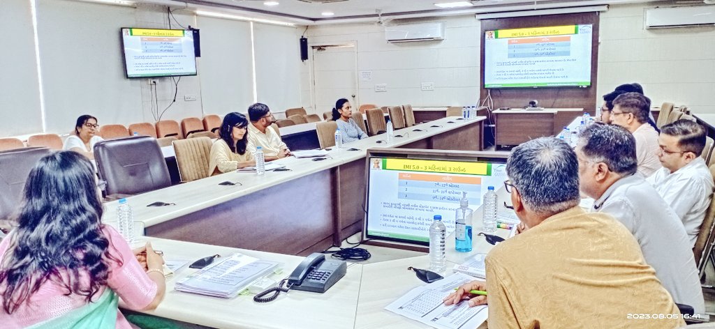 માતા મરણ અને બાળ મરણ સંદર્ભે જિ.આરોગ્ય વિભાગના અધિકારીઓ, THO's, કર્મચારીઓ,FHW, આશા વર્કર સાથે માત અને બાળ મરણની સારવાર પહેલા/પછીની સ્થિતિ અંગે માહિતી મેળવી આગામી દિવસોમાં શું ધ્યાન રાખી શકાય? અંગે વિગતવાર ચર્ચા કરી સૂચનો કર્યા.
<a href="/CMOGuj/">CMO Gujarat</a> <a href="/MoHFW_GUJARAT/">Ministry of Health</a>