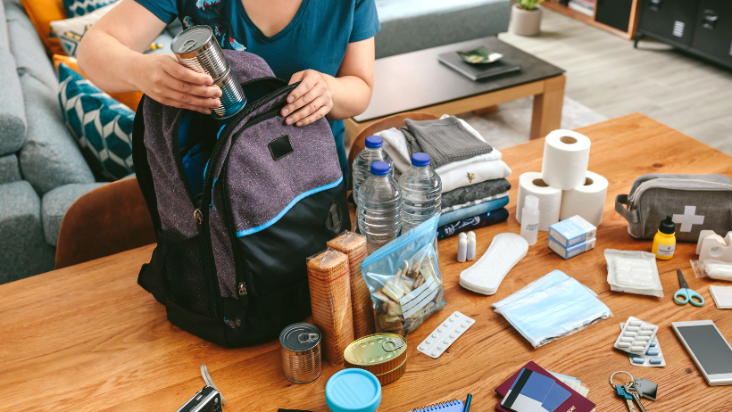 IndianapolisEMS's tweet photo. Creating a family plan for emergencies is essential! Write down emergency contacts, establish a family meeting spot, and keep all items packed and ready! 

#FamilySafety #EmergencyPreparedness #ResponseReady https://t.co/AcTW5pE9Pg
