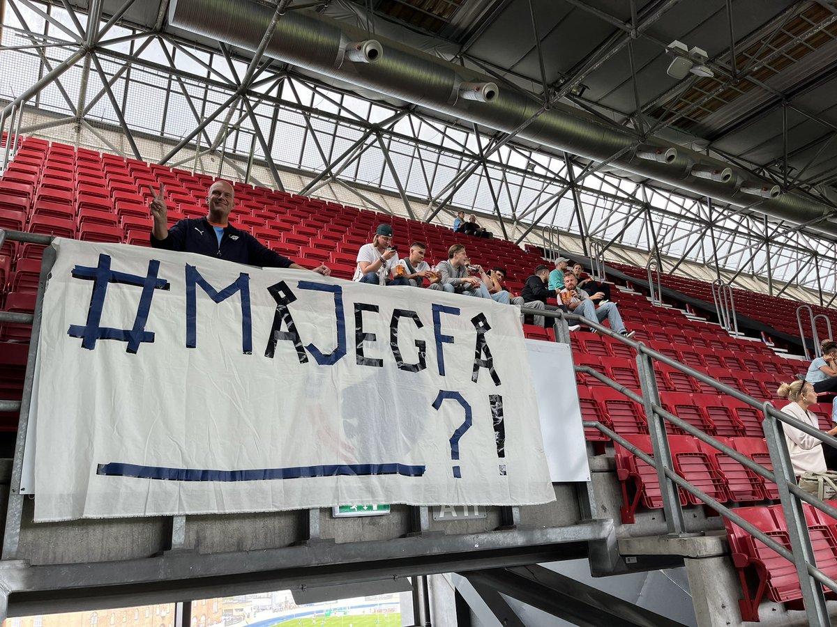 RandersRejsning's tweet photo. FCK har forbudt Må jeg få din trøje-skilte.
@hestetifo og @RandersRejsning har sørget for, at @Randers_FC donerer en match worn Randerstrøje fra den tidligere FCK’er William Kaastrup til den, der via #MåJegFå kommer med det bedste bud på, hvad man så må få i Parken!
#sldk #fckrfc https://t.co/NxV1VHioOp