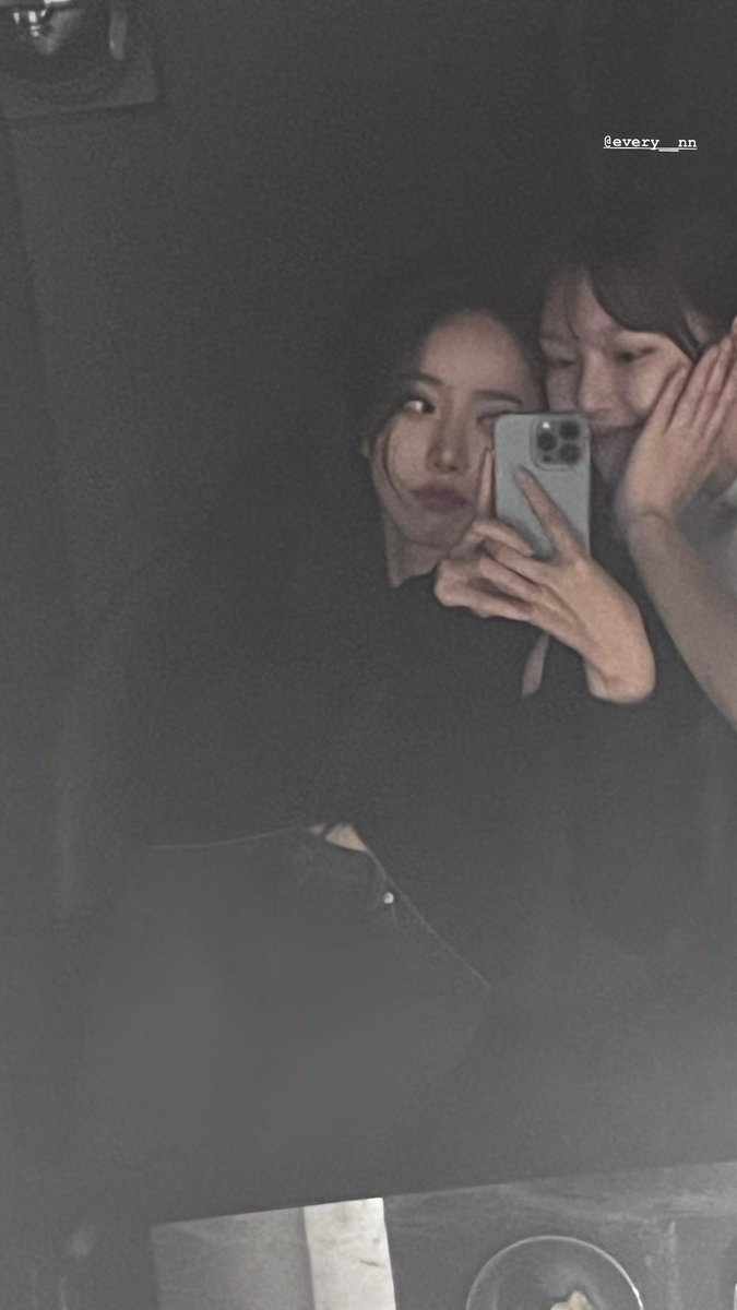 Zea_0619's tweet photo. OMFG a SinRin selca, what kind of miracle is this!?!? it's been 84 years 😭❤️ https://t.co/b4YSWLJDMs