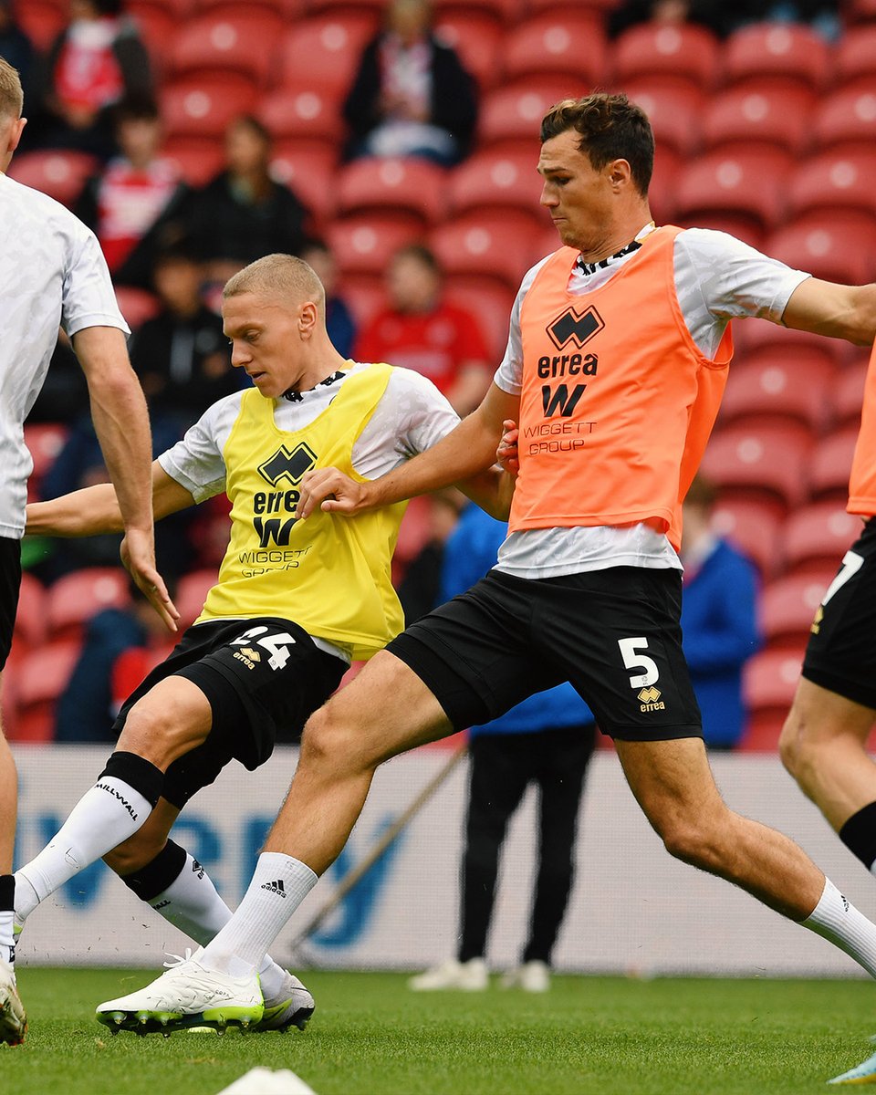 MillwallFC's tweet photo. 5️⃣ minutes to go!

#Millwall https://t.co/YAPppl4NLw