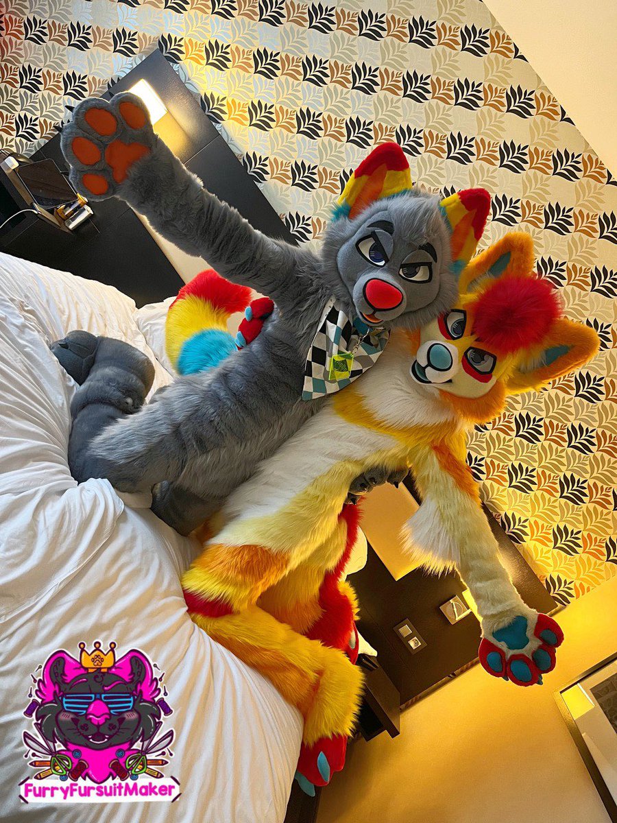FurryFursuit_M's tweet photo. Two cuties! Featuring @InfinityFloof &amp; @Archomeda ! It’s extra special cause I delivered Frax his bodysuit &amp; paws as a surprise while visiting @reffurence https://t.co/kfw2UAKPjW