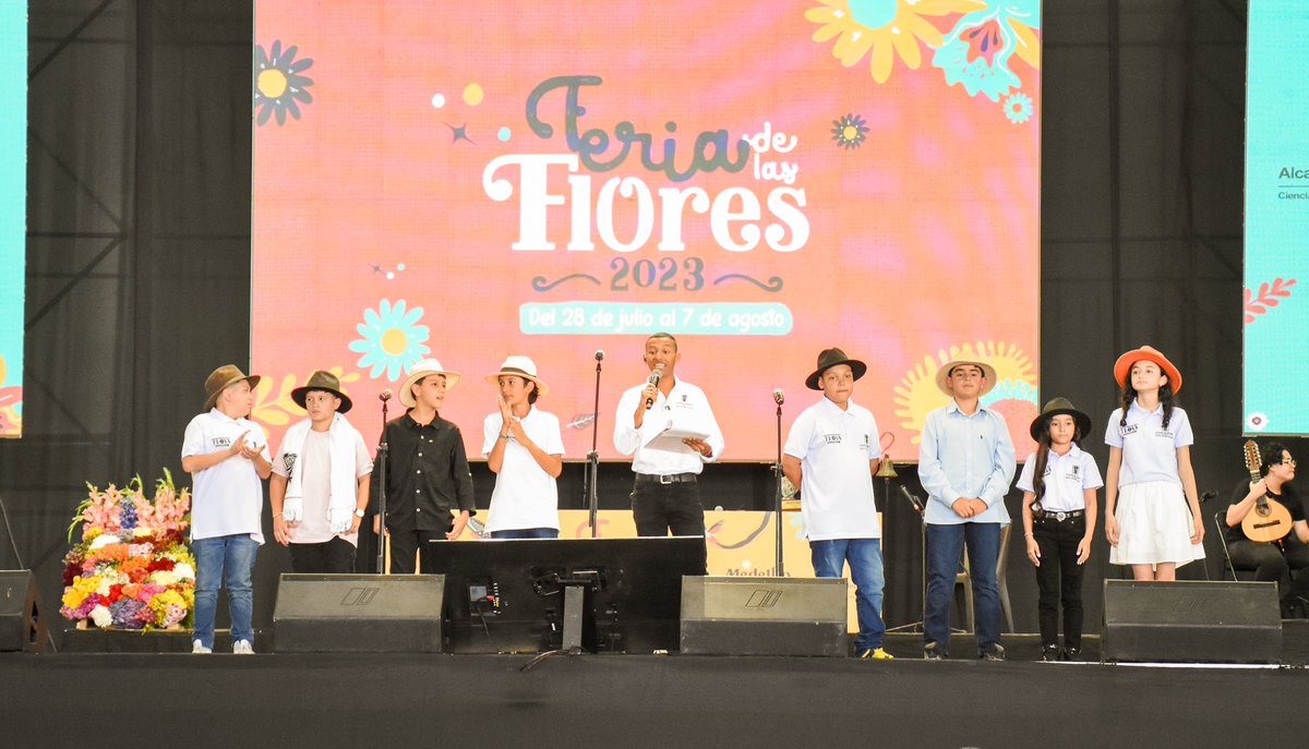 lauracabreraps's tweet photo. Estuvimos presentes apoyando a las niñas 👧🏻 y niños 🧒🏻 en el festival de la trova infantil, donde admiramos y celebramos su inteligencia, libertad e ingenio para expresarse.

En Medellín #LaNiñezFlorece. 🌺🌻💐🪻🌷🌸🪷 #FlorecerEsAlegría en la Feria de las Flores 2023 https://t.co/yHsyTP7psa