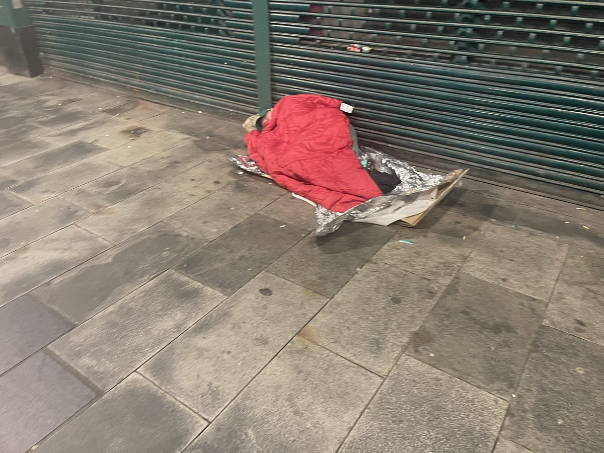 hp_scotland's tweet photo. People deserve better, Man left to sleep on a cold pavement in GLASGOW why ? @GlasgowCC @scotgov @ScotGovFM @HumzaYousaf this must stop π!
#homeless #HomelessProjectScotland #roughsleep #coldpavement #glasgow https://t.co/ToJ8CNo9Fb