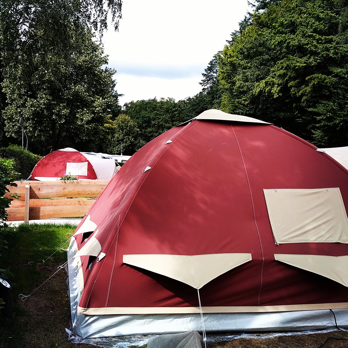 wimensing's tweet photo. Altijd leuk als er nog een Karsten tent op de camping staat 🙂🏕️

#karsten #tent #karstententen #madeinholland #dutchdesign #camperen #camping #campinglife https://t.co/3iV6szg2Bh