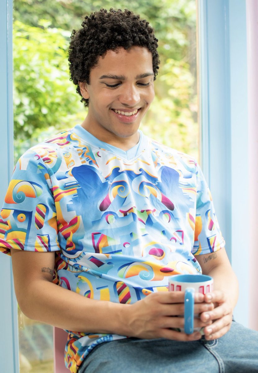 Our Fontainebleau recycled t-shirts are so subtle and in such good taste you must be careful to not be mistaken for a dull person when sporting one… absolutelyanf.com/collections/pi…