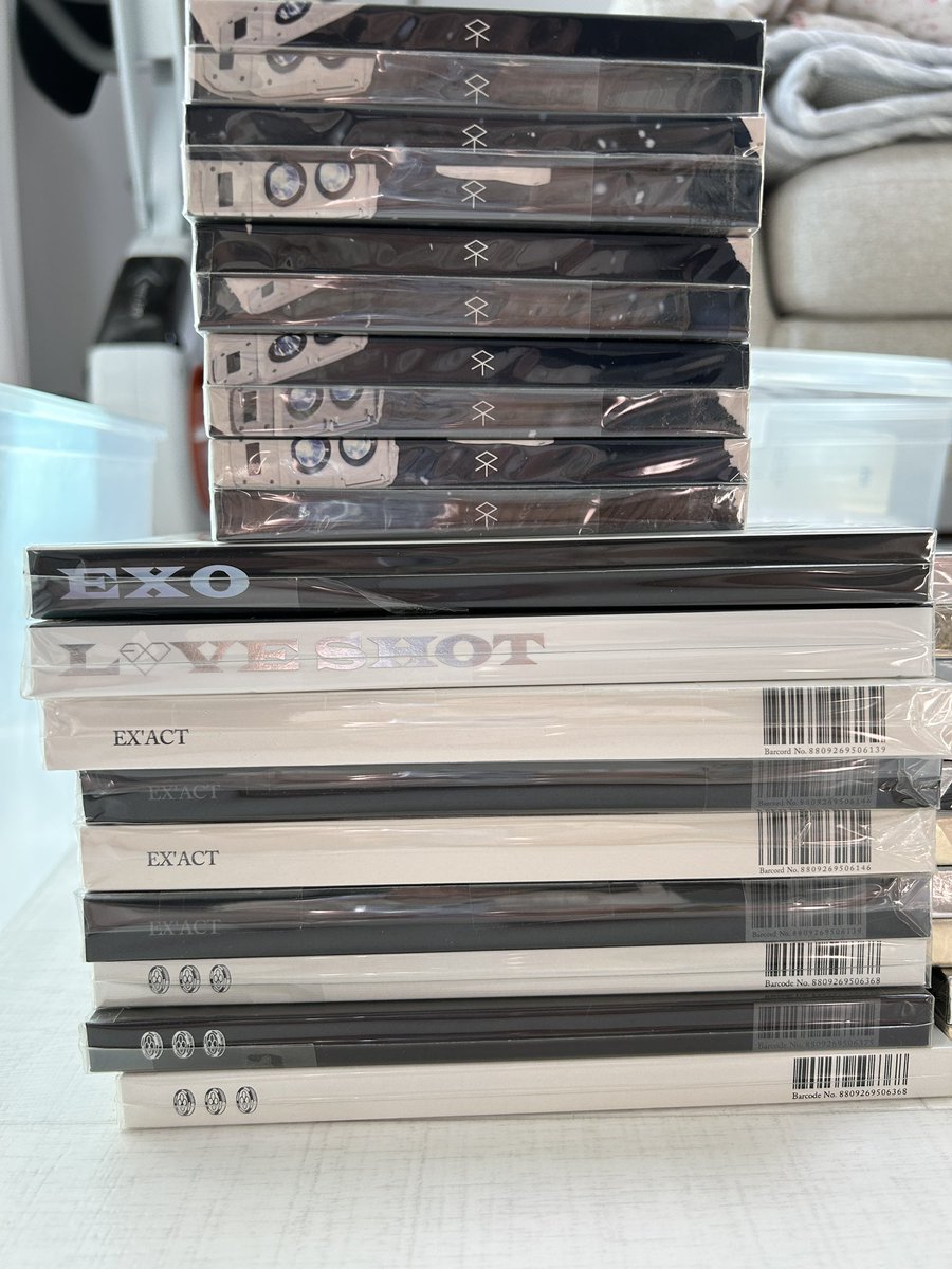 prixxxe's tweet photo. 엑소 앨범&amp;굿즈 팝니다 디엠주세요
#EXO https://t.co/2YsrEXOviu