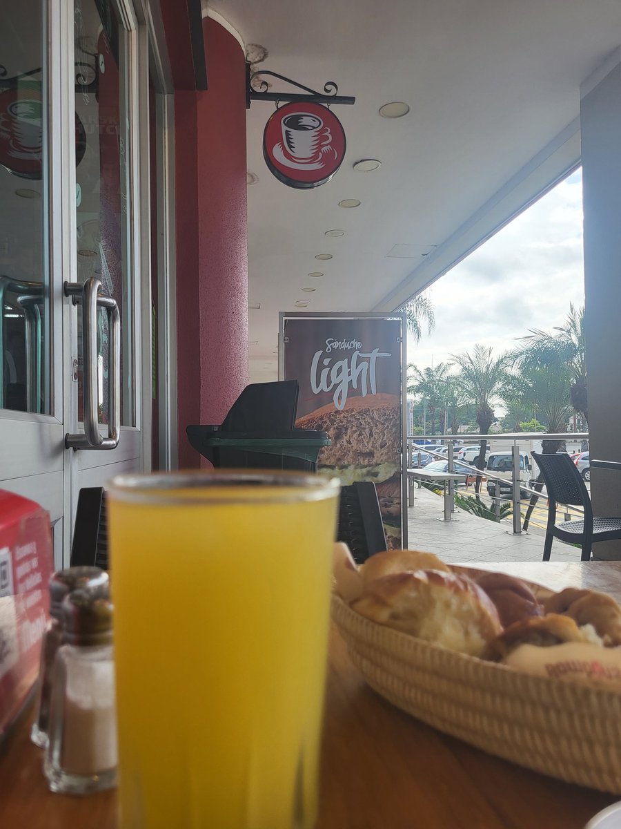 Porque dentro de los desayunos y comidas en general los jugos ya vienen con azúcar?
Debe haber una ordenanza y dejar a criterio del consumidor el poner o no azúcar.
<a href="/bombons/">Aurelio Barbosa</a>
<a href="/alcaldiagye/">Muy Ilustre Municipalidad de Guayaquil</a> 
<a href="/Salud_CZ8/">Coordinación Zonal 8 🇪🇨</a>