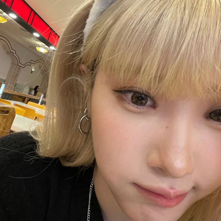 pearIdivine's tweet photo. reasons why you shouldn’t leave me unsupervised:
- i cut my own bangs
- i put on a fresh set of nails
- I CUT MY OWN BANGS https://t.co/Uf40SG2HnX