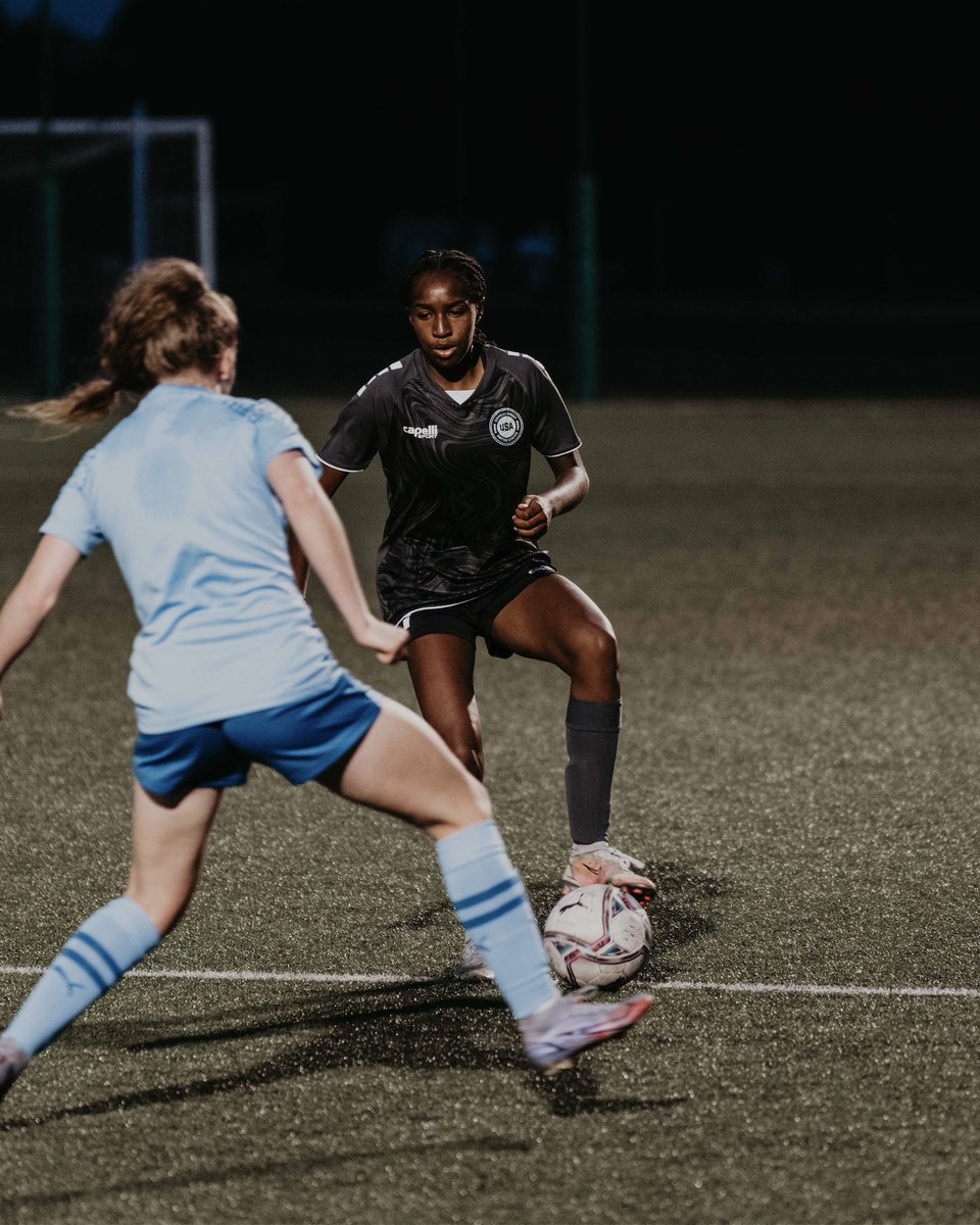 capelli_s_plus's tweet photo. ◼️◼️◼️◼️ Capelli Sport UK Tour 2023: Game 1

Capelli Sport USA U17 took the W from @mancity Women U18 ending in a final score of 4-0 with goals from:

⬜️ Mary Long of @slammersfc 
⬜️ Avya Jordan of @slammersfc 
🟦 Ashley Econ of @PennFCYouth 
🟦 Sofia Atehortua of @NewYork_SC 

#capellisport #capellisportuktour #capellisportplus