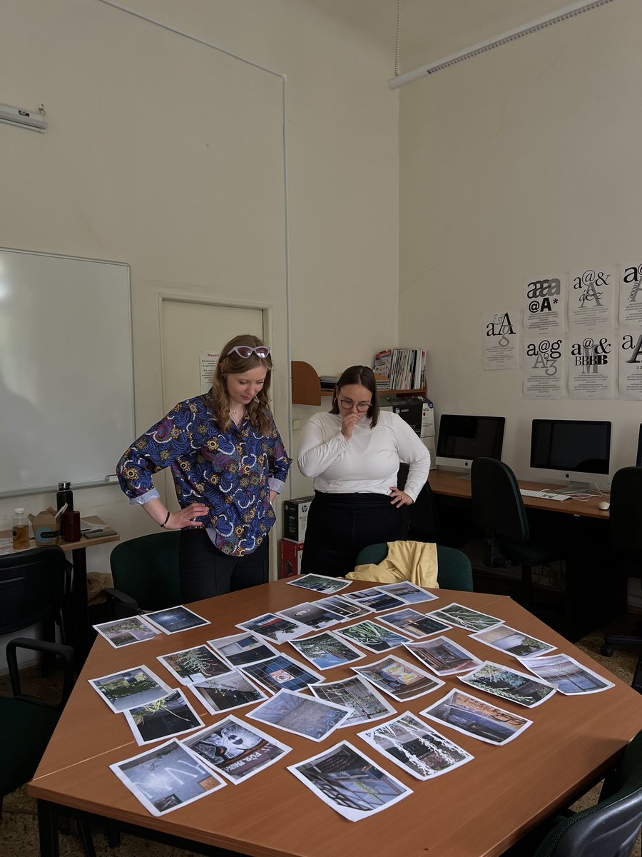 throwback do minulýho týdne, kdy jsme připravovali výstavu “towards: hledání queer safe space” pro <a href="/FSV_UK/">Fakulta sociálních věd UK</a> x @praguepride. v pondělí ji na Hollaru v 18h otevřeme - řešíme rave, queer Sudety, veřejný prostor a limity safe space. doražte, budeme rádi 🏳️‍🌈
