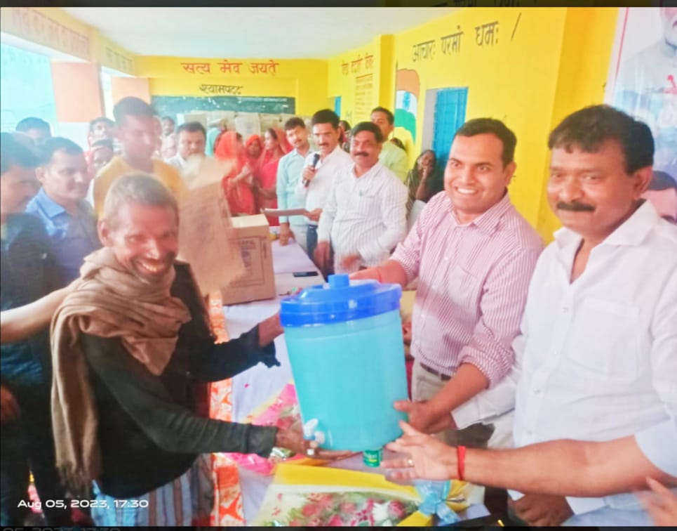 Dr_AnilMaurya's tweet photo. आज अपने विधानसभा घोरावल के ग्राम पेढ़ में टेसफिल वाटर फिल्टर #_RO वितरण किया https://t.co/quThCNxP0G