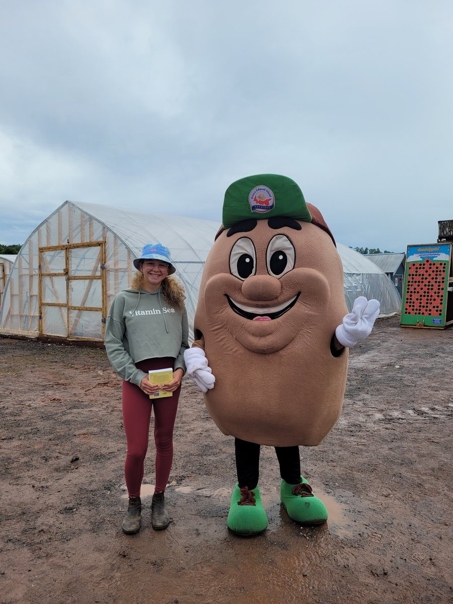 Celebrating this year's <a href="/FoodDayCanada/">Food Day Canada</a> in PEI at their <a href="/farmfoodcarepei/">Farm & Food Care PEI</a> Breakfast on the Farm! #Lovelocal #eatlocal <a href="/PEIPotatoes/">PEI Potatoes</a> 🥰
