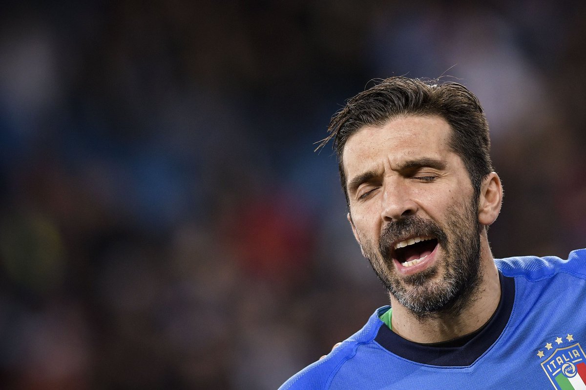 gianluigibuffon's tweet image. 💙 Torno in Nazionale perché quel bambino che trent’anni fa varcava per la prima volta il cancello di Coverciano ha ancora voglia di sognare e di vivere questo sogno insieme ai tifosi italiani. 🇮🇹