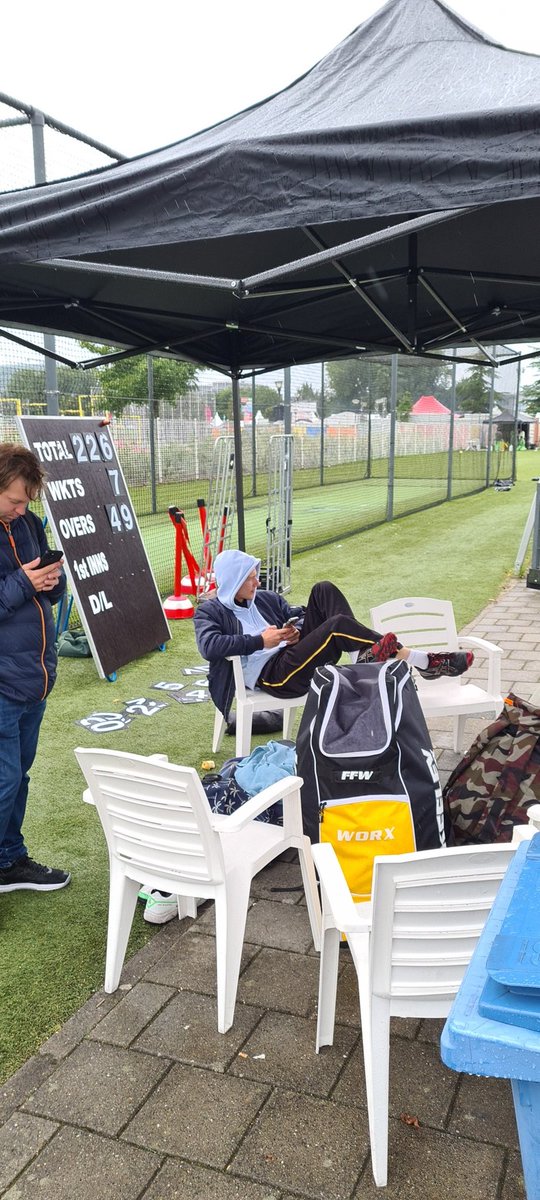 LJcricketer's tweet photo. WC bezoekers bij Mac Bijlmer zijn terug en de container is ingeruild voor een tent. https://t.co/vhxF7Ig4ZM