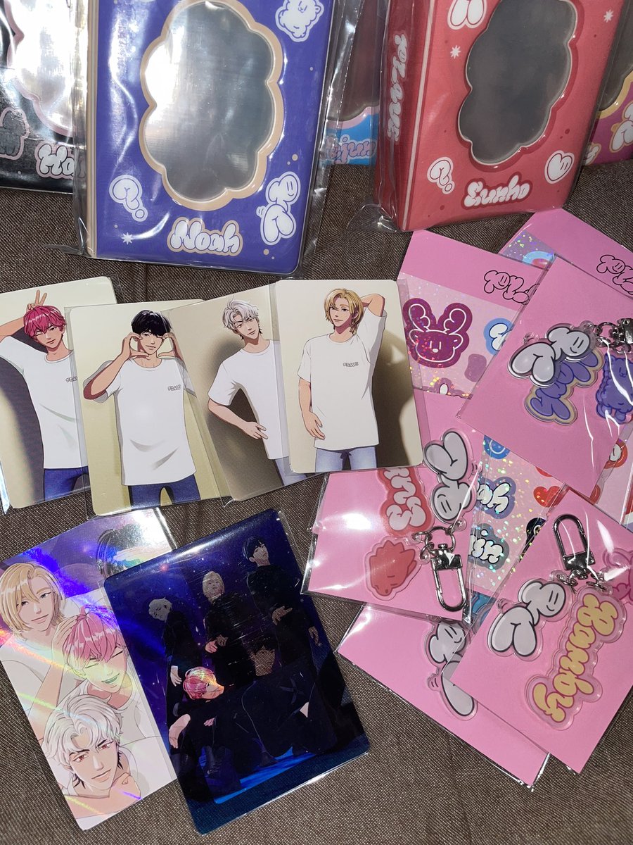 fold_ice's tweet photo. グッズ届いてめっちゃ嬉しいんやけど、円基準で考えて買っちゃってて特典のトレカ、ハミン届いてなくて泣いた https://t.co/C4E0yj8JYR