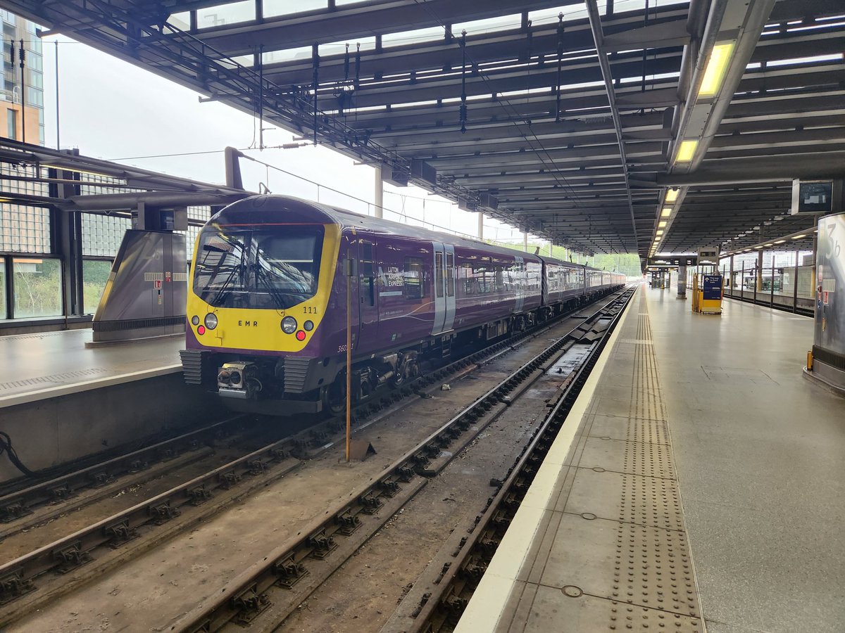 thesatnav89's tweet image. A connect in p2 St Pancras  booked 😱 what's going on you ask well it  a Harborough blockade  so 360s are going as far as Wellingborough today my stead 111 &amp;amp;121  for the welly -London and back again ×2 #engineerIngwork #emr #360