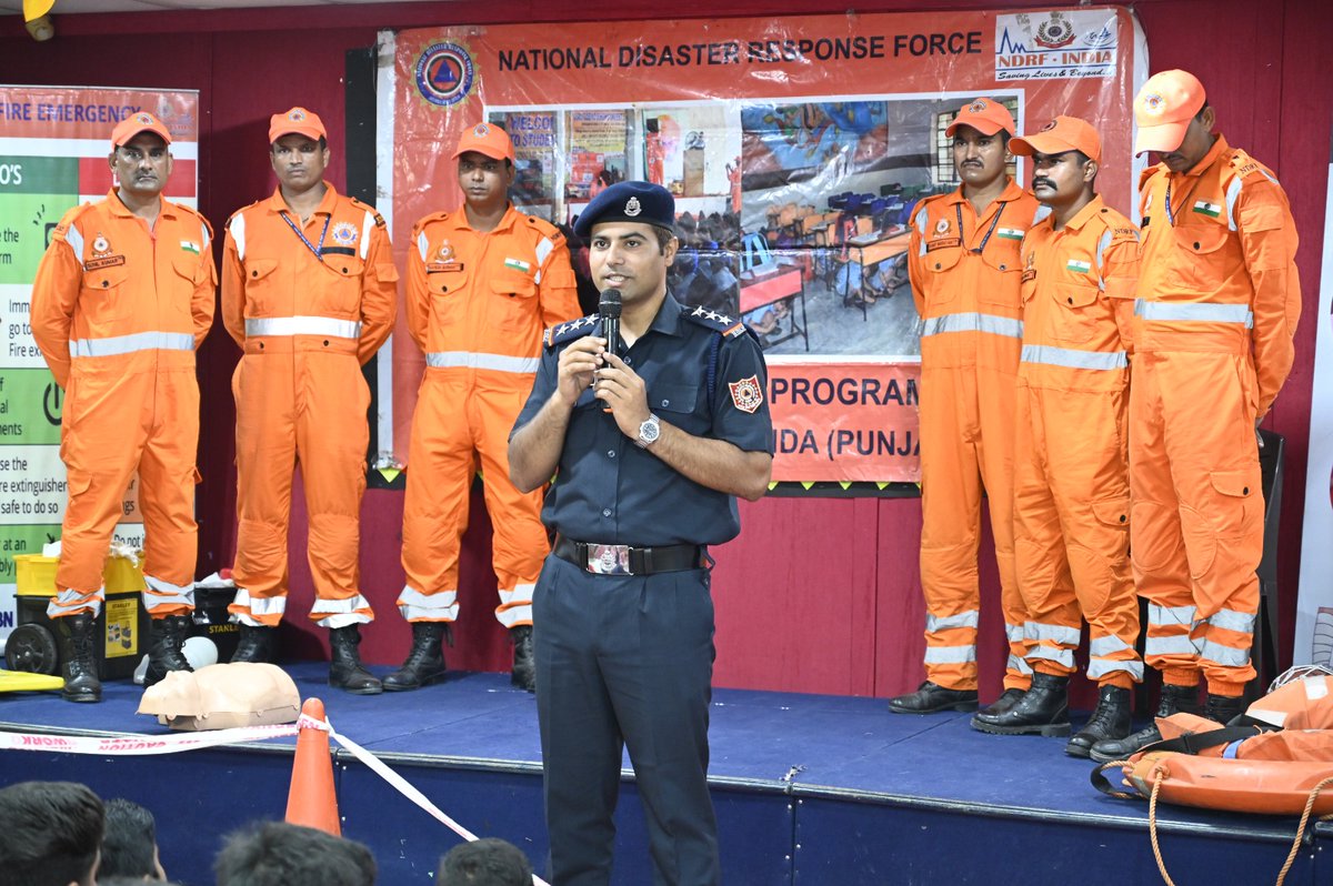 07NDRF's tweet photo. #Team7BnNDRF conducted #School_Safety_Programme under #FAMEx at Mother Teacher School, Barnala(PB).
Topics Covered
FWR Rescue Techniques
CPR
Bandage
Bleeding Control
Splinting 
Dos &amp; Don'ts during Earthquake
Precautions during Heat Wave
@ndrfhq @atulkarwal
@ndmaindia @Cmopb
@ANI https://t.co/hIy6crBu0H
