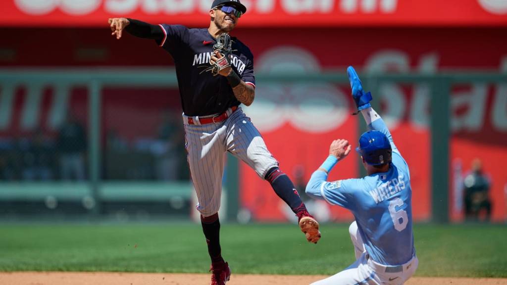 Diamondbacks_AZ's tweet photo. [USA Today: For The Win] - Twins vs. Diamondbacks Player Props Today: Carlos Correa - August 5 https://t.co/pxmwWz4Oz9 https://t.co/IL3bzmNw25