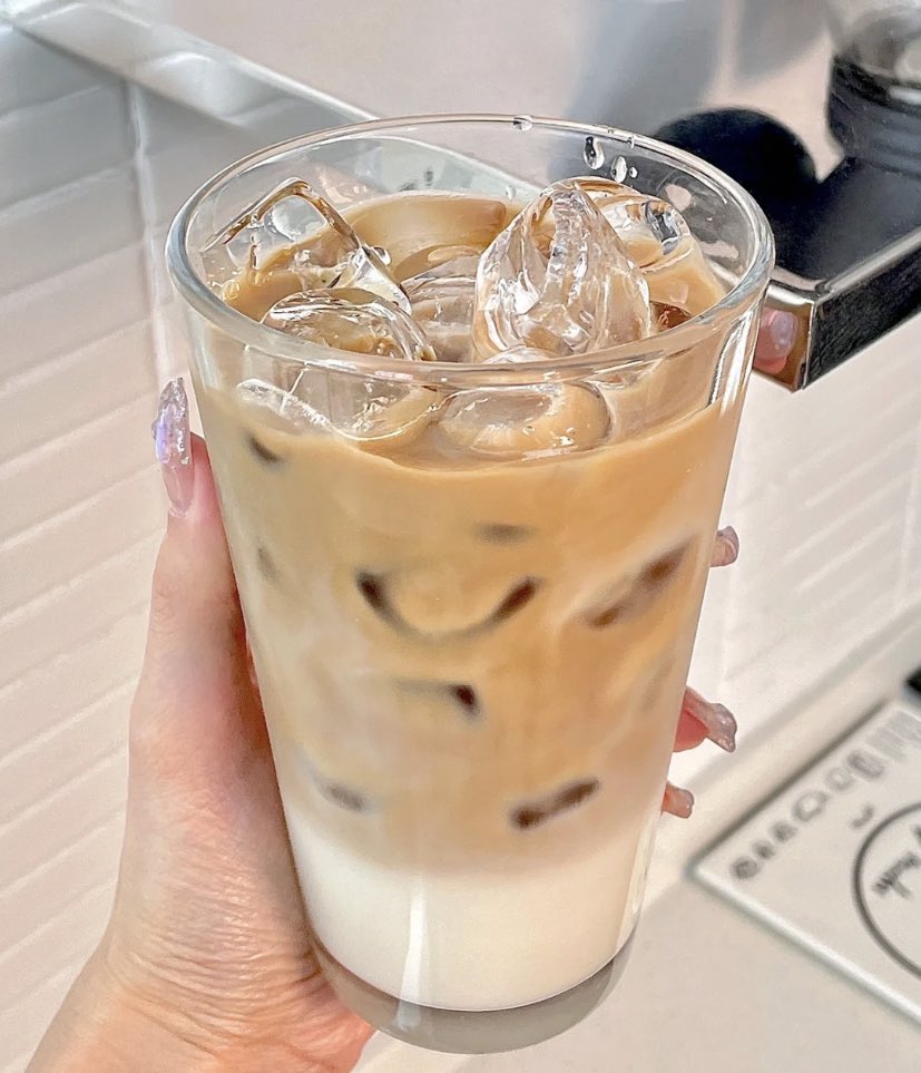 ninaroslan25's tweet photo. Tergamam jap. 

Sedap giler weh nescafe Siam ni 🥹 Bau panggang yang keras tu buat jadi makin kick tu 🤤 Memang kaw2 rasa lemak dia. Minum ni, memang tak tidur malam tau 🤣 https://t.co/aWtp2TJFT8