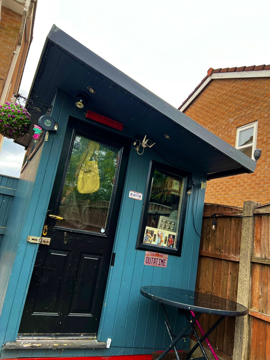 tapehead81's tweet photo. Best office/ studio Iโve ever worked in! ๐ #tinyoffice #gardenshed #shedporn https://t.co/Z5HIFUjPNu