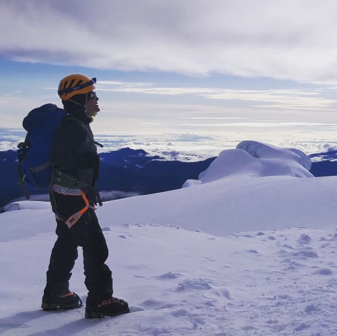 Feliz día montañistas 🏔️ 
Por ustedes descubrimos una pasión de vida <a href="/karlmtb/">Karl Egloff</a> <a href="/nicomiranda360/">Nicolás Miranda</a> <a href="/Patoarevalo1984/">Pato Arévalo</a> <a href="/CarlaPerez_ec/">Carla Perez</a>