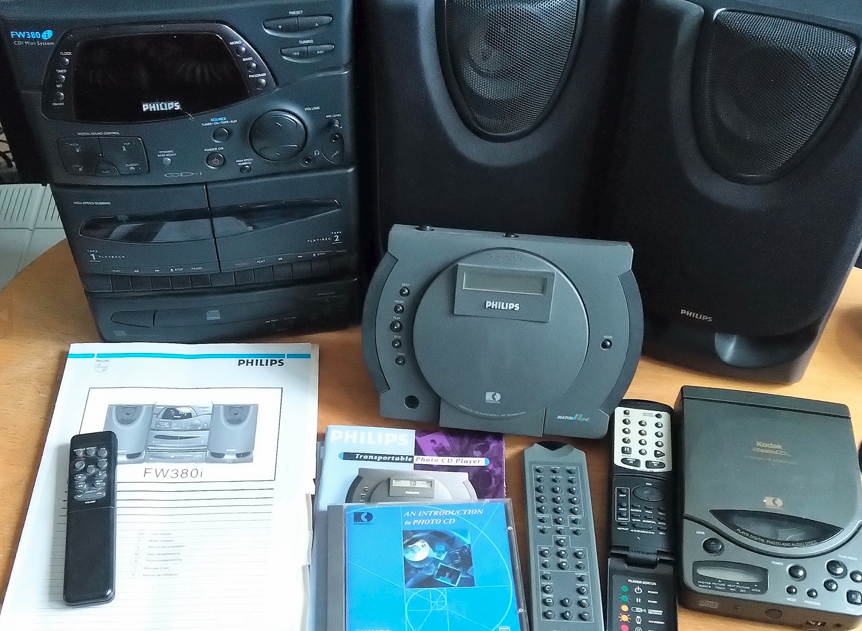 retrostuff_org's tweet photo. Some new CD-i and Photo CD stuff has arrived that will keep me busy for a while: Philips FW380i, Philips CDF 100 and Kodak P2000
#philipscdi #cdi #philips #kodak #photocd #retrostuff https://t.co/cPHUrucVJY