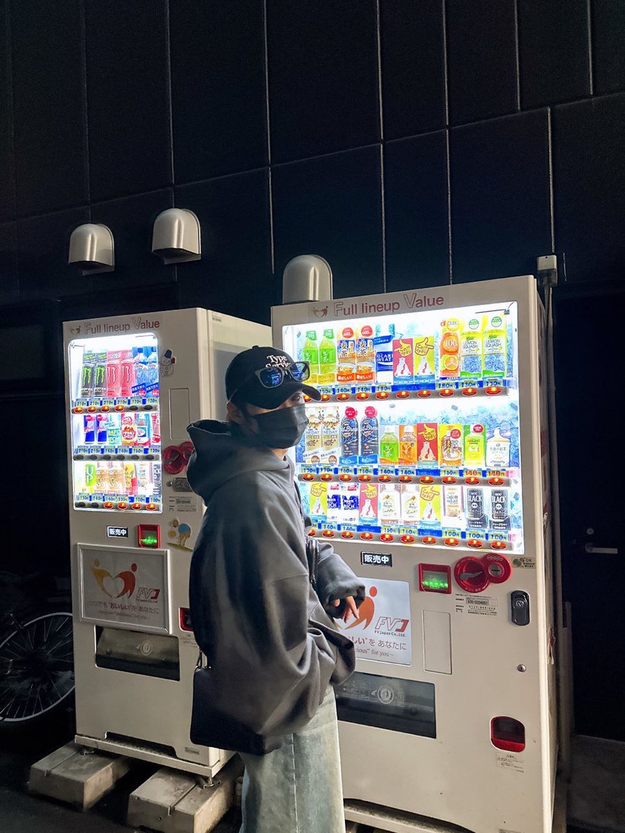 skbinz's tweet photo. eveybody say thank you lee know’s boyfriend for these boyfriend photos https://t.co/LkbPXmXw3z
