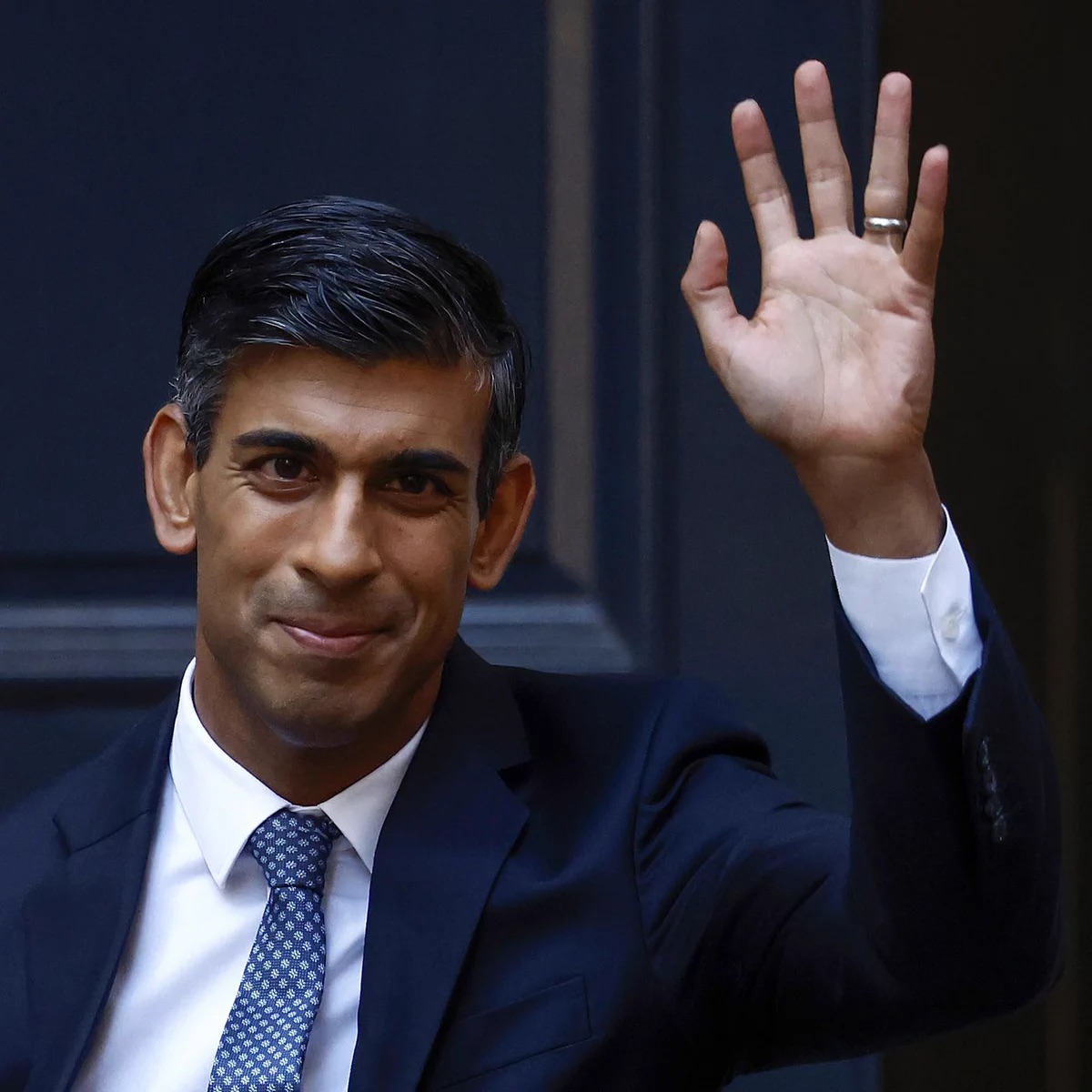 BladeoftheS's tweet image. The revelation that Sunak has paid £1M in tax in the last 3 years 0.13% of his £720m wealth.  

While the average person has paid about £45k or 14%, 100x as much.  

Should open your eyes to just how much and how blatantly the rich dodge tax