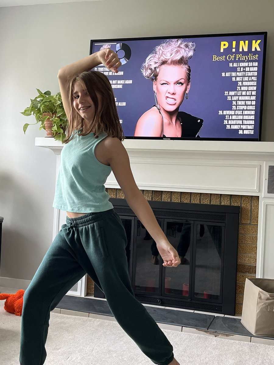 AngelaBH25's tweet photo. @Pink Our Saturday morning jams 😊😊 Even the dog is dancing with her 🎶 🥰 https://t.co/OuJG2TOxbN