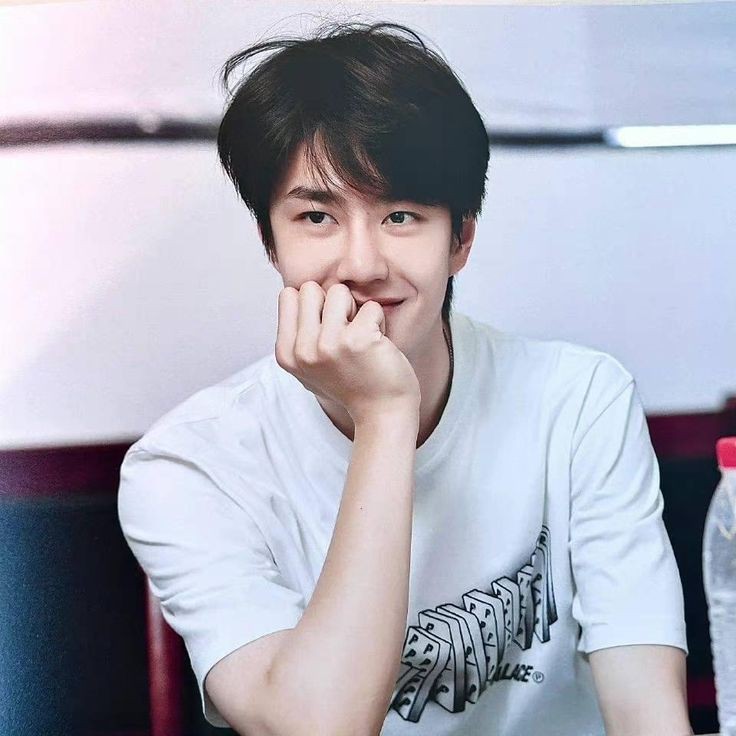 snowflakewangji's tweet photo. happiest birthday, my constant. i hope that the world will always be good to you 🥺🤍 i love you, and i miss you.

#Happy26thYiboBirthday
#HappyYiboDay #王一博0805生日快乐 https://t.co/9QxthKDChN