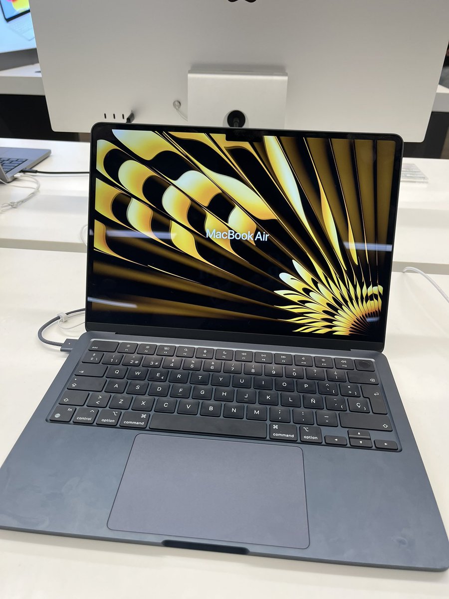 vbappleworld's tweet photo. MacBook Air M2 15” 2023 in El Corte Inglés Mall @elcorteingles #apple #wwdc #wwdc23 #applegeek #appletech #appletechnology #macbookair #macbookairm2 #macbookair2023 #m2 #applefan #tech #appleelcorteingles https://t.co/ei5Y7cMdgE