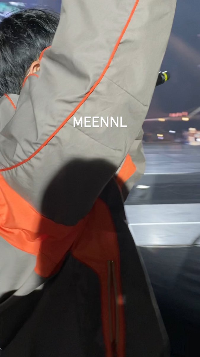 meennl's tweet photo. แสนดีที่ 1 😭 #EXOSC_BackToBackinBKK https://t.co/G9n2lEPFZo
