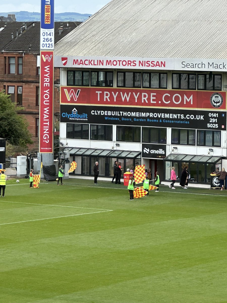 ElloElloEllo13's tweet photo. And here we go again 🙌 The joys of watching the Jags @PartickThistle ❤️💛🖤 #yellowandred https://t.co/hWyhXKpwDC