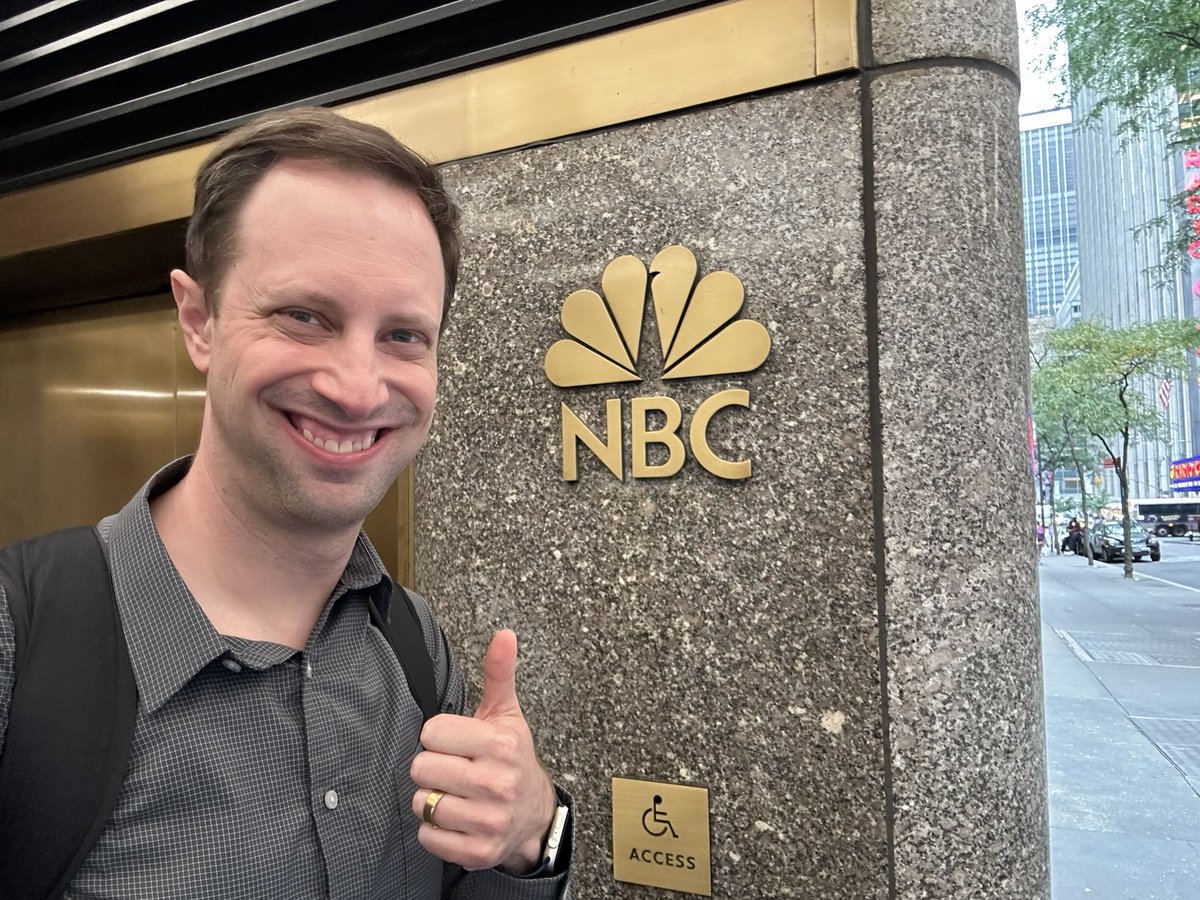 TheBradLuck's tweet photo. Great first week @telemundo47 @NBCNewYork! Grateful for my amazing Multi-Platform Content team and everyone in the newsrooms who was so welcoming and helpful. Ready for week ✌️! #workatnbcu #nbcu https://t.co/24mQvb6CpM