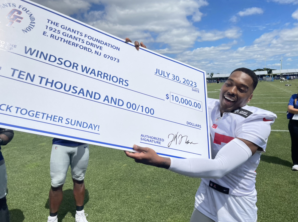 Windsor High School Football Team Attends New York Football Giants 2023 Training Camp and Receives Surprise $10,000 Equipment Grant windsorct.org/article/119240…