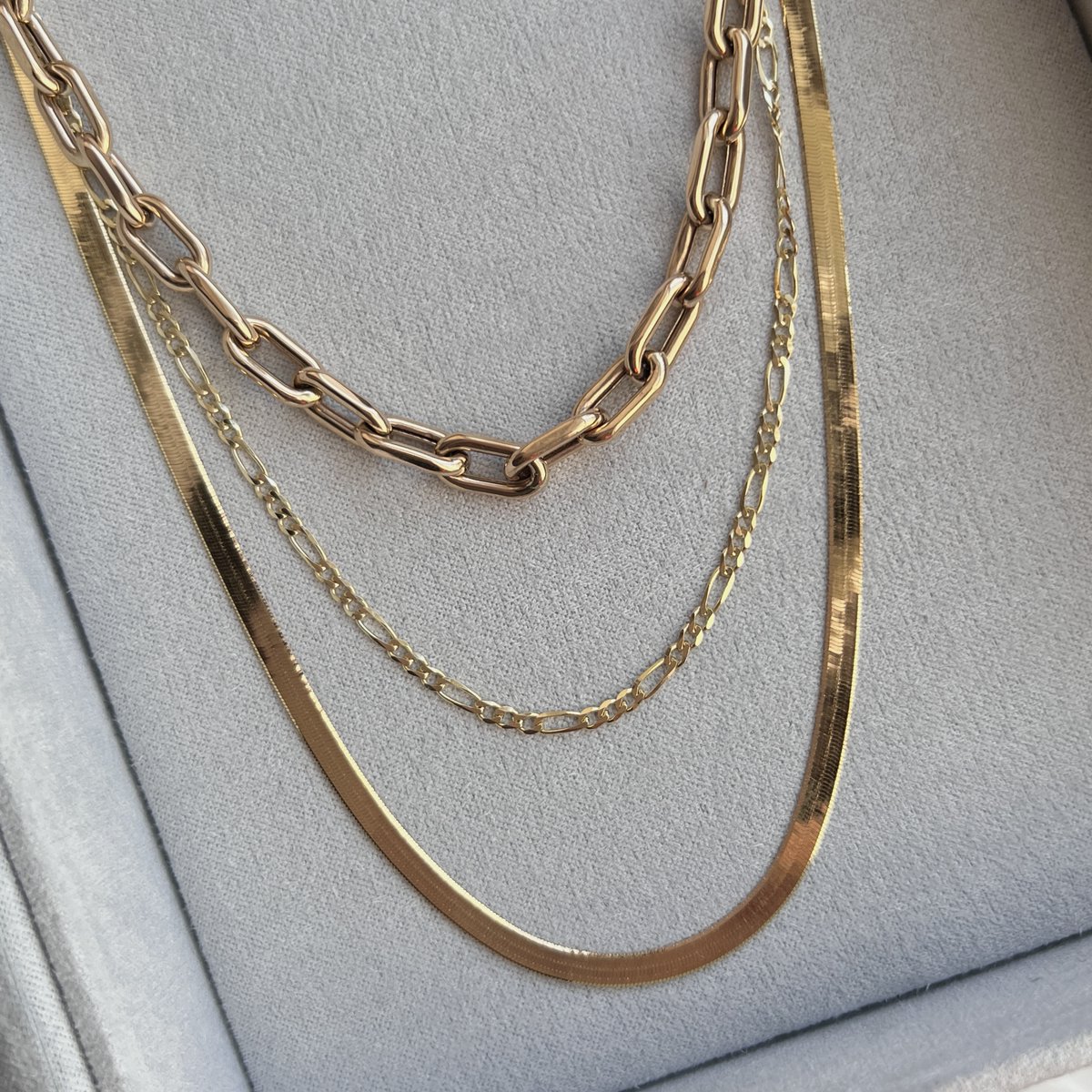 Wishlist goals 😍 ✍️

#jewelry #goldjewelry #goldchain #14kgold #chain #goldnecklace #goldbracelet #goldearrings #goldring #herringbone #figarochain#saturdayvibes #saturday