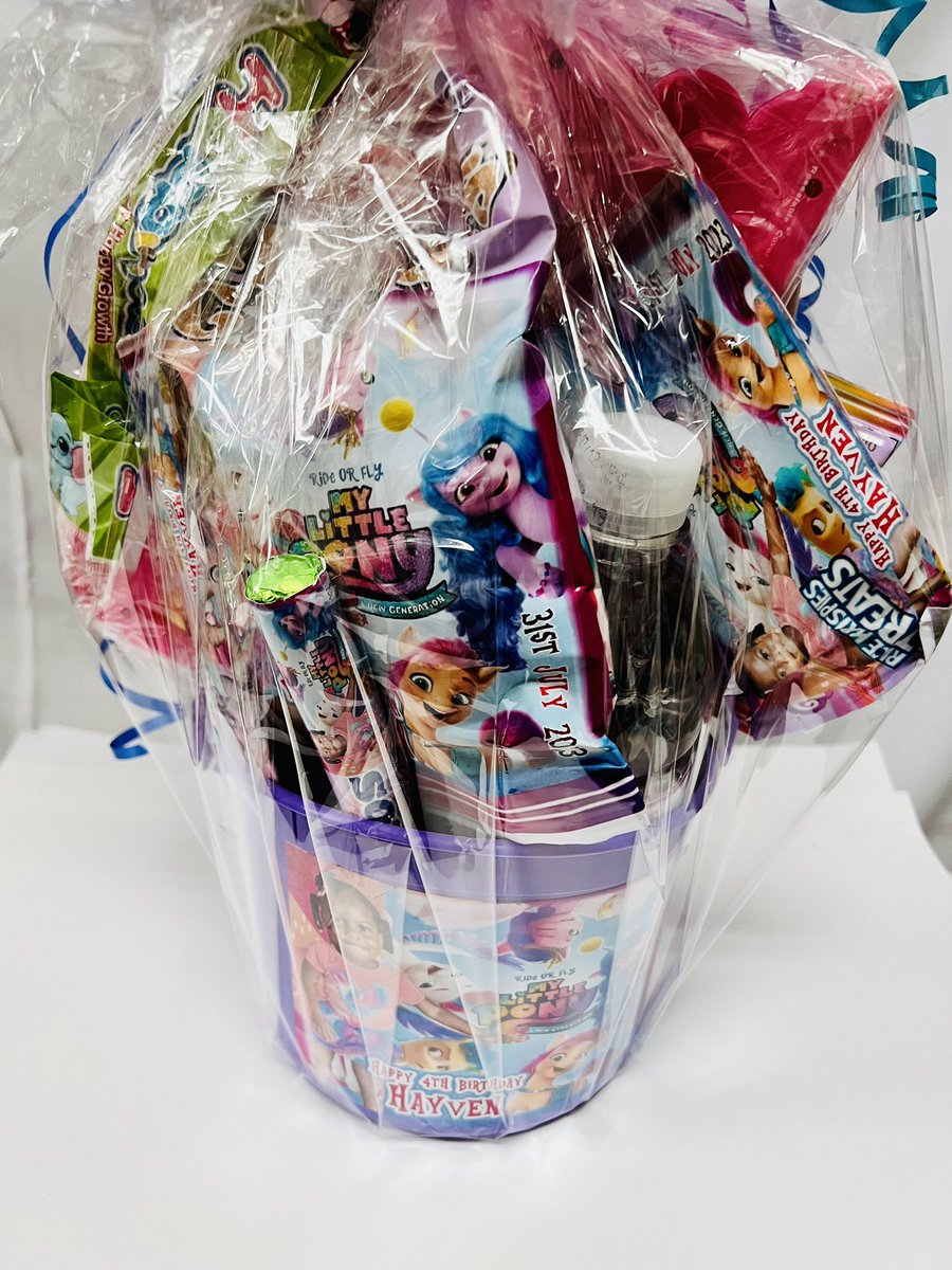 KavviesKreation's tweet photo. Happy Birthday Hayven! Contact us now to order your personalized bucket of joy
#kavvies #kavvieskreativekollections #kavvieskollections #kavvieskreations #smallbusiness #PersonalizedMagic #UnicornParty #EnchantingBalloons #SnackTimeFun #happybirthday #birthdaygirl #giftideas #skn https://t.co/Pg50cmPLY0