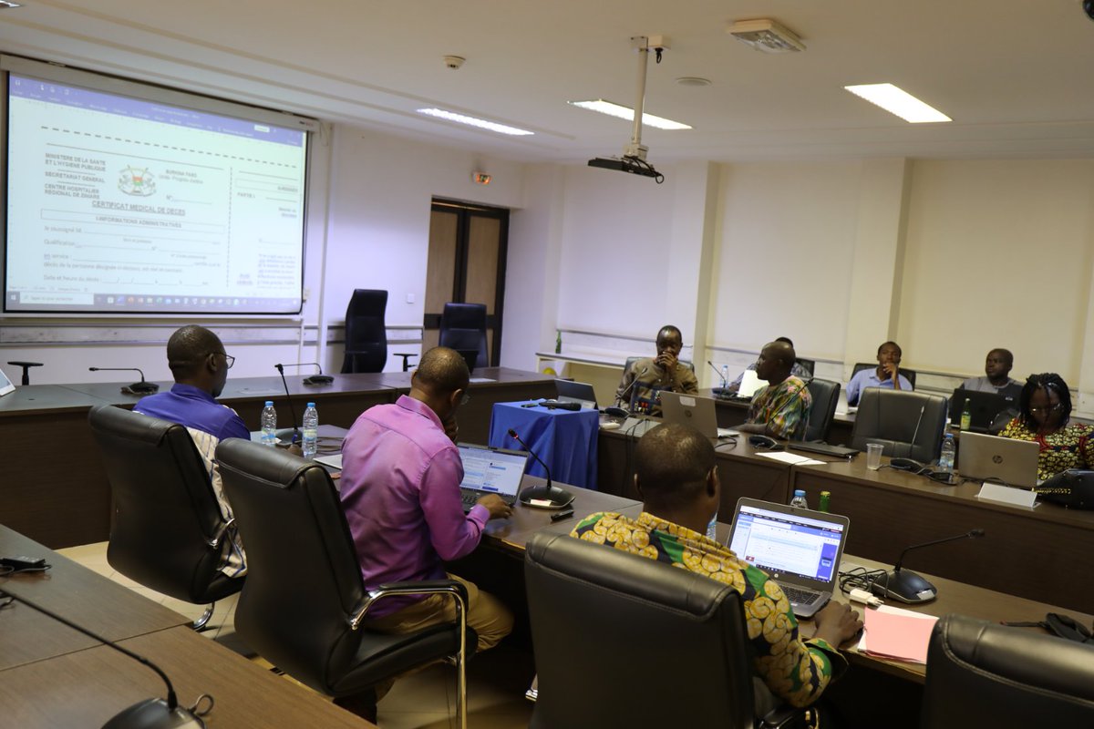 OMS_Burkina's tweet photo. Un pool de formateurs nationaux pluridisciplinaires 👩🏾🏫 👨🏾🏫 est désormais à jour sur les directives édictées par l’OMS pour la mise en œuvre du certificat médical de causes de décès selon la onzième version de la classification internationale des maladies - #CIM11 https://t.co/n3rVpwRfui