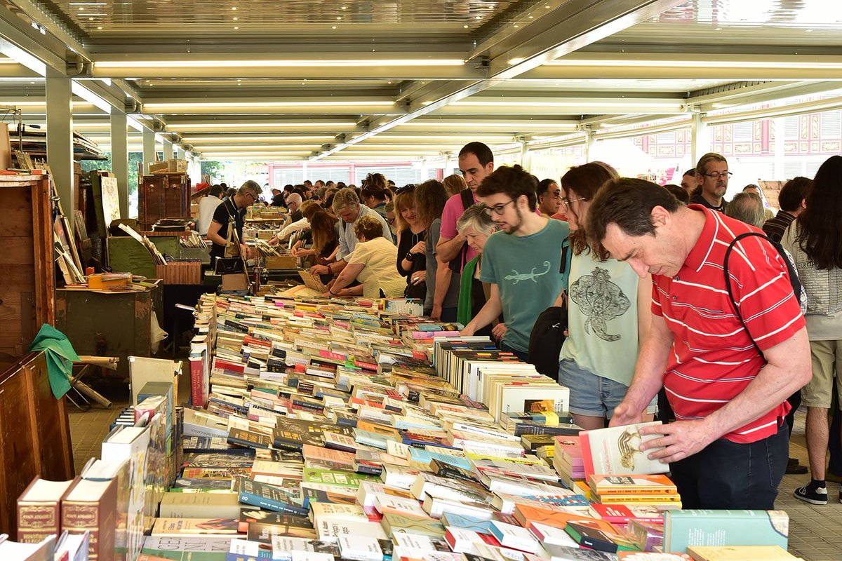 Bcn_Eixample's tweet photo. T’agraden els #llibres? ♥️📚 Els diumenges d’#estiu gaudeix del @Santoni_dom!

🕛 De 8.30 a 14 h
📍 c. Comte d’Urgell, 1 https://t.co/7uzbKFnogF