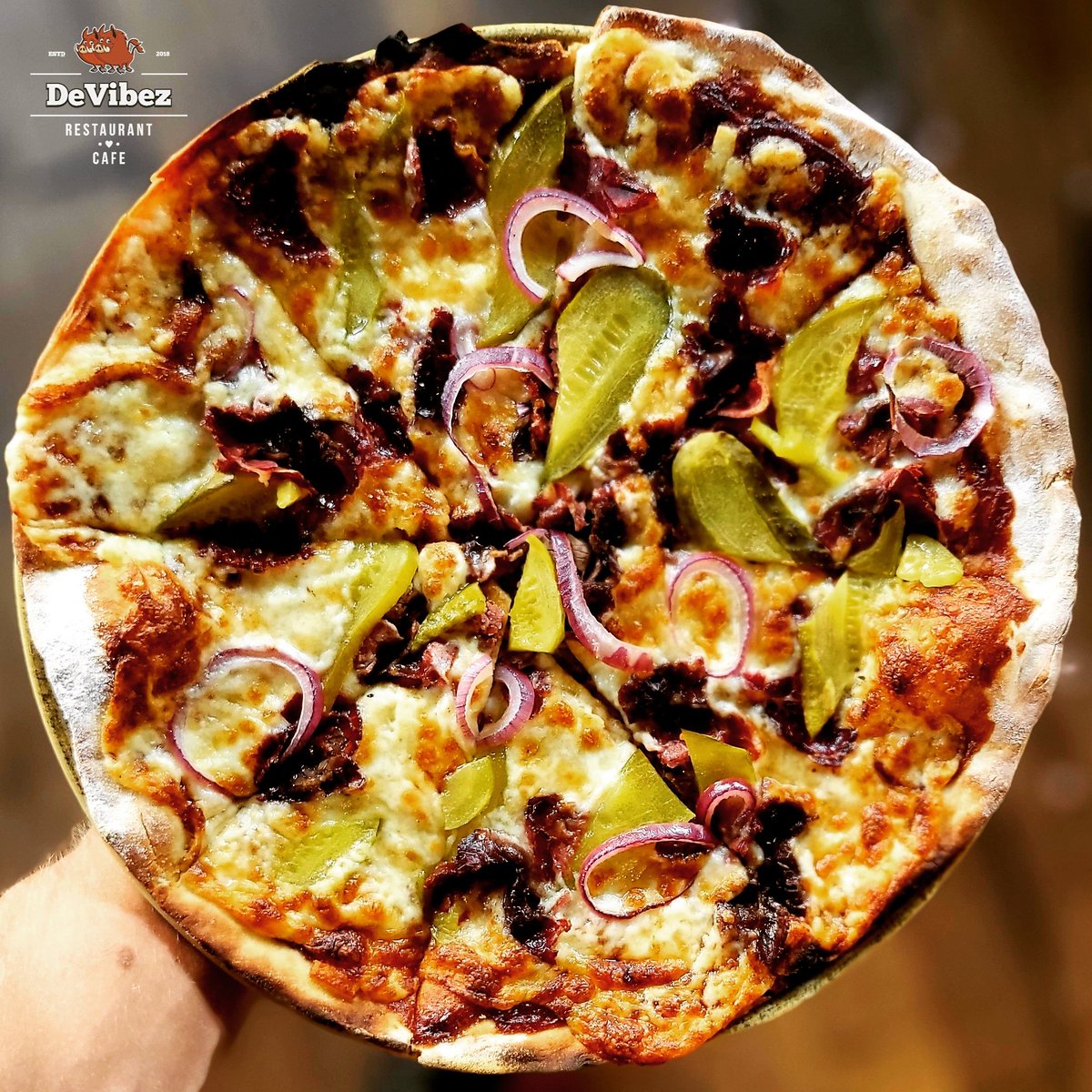 DeVibez_'s tweet photo. 💯NOWOŚĆ💯
#pastramiBBQ #pizza od dzisiaj uzupełnia nasze menu dań z #pastrami
smacznego🤤
#widzimysiewsrodmiesciu
#DeVibez #Restaurant & #Cafe #WojskaPolskiego50 #Szczecin #Śródmieście #feelDeVibez #lunch #breakfast #dinner #obiad #śniadanie #kolacja #pizzalover #pizzatime https://t.co/mlRbV4mMrN